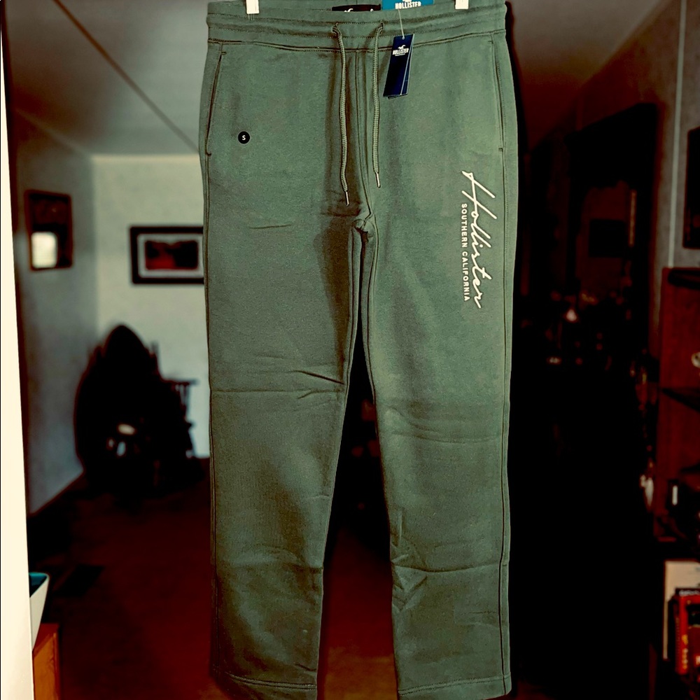 SOLD! New Hollister Classic Straight-Leg Sweatpant Mens Size S {32” Waist 31”